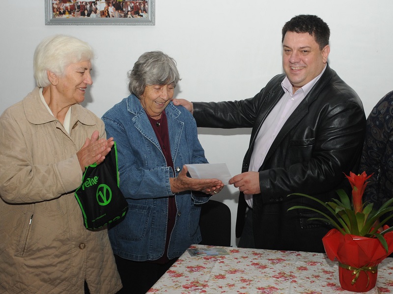 Сарафовската певческа група в ТВ шоу, благодарение на Атанас Зафиров 