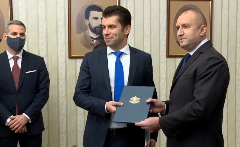 Зеленият сертификат ще бъде задължителен в Министерски съвет, обеща Кирил Петков